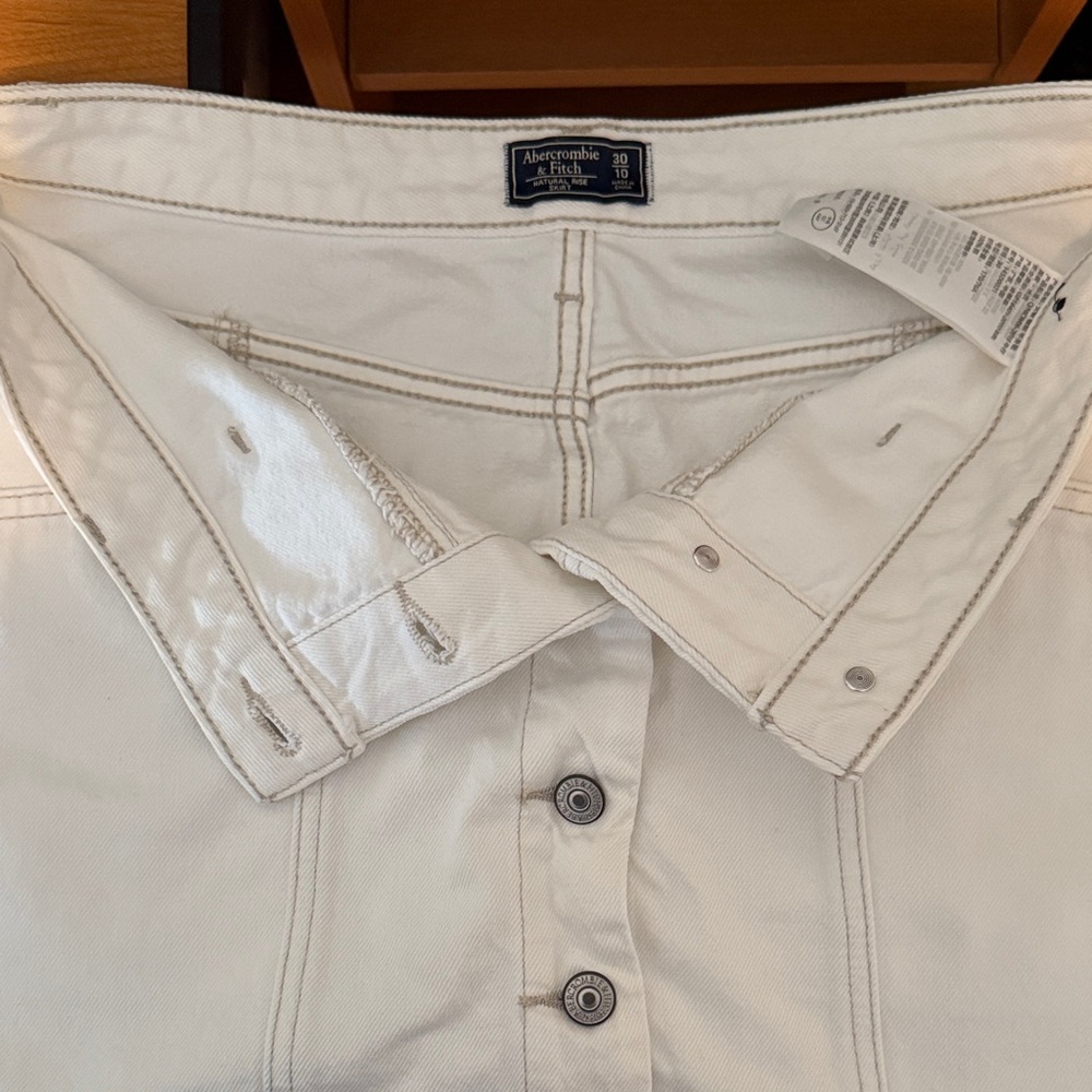 Abercrombie and Fitch White Button-Front Denim Mini Skirt - Picture 2 of 3